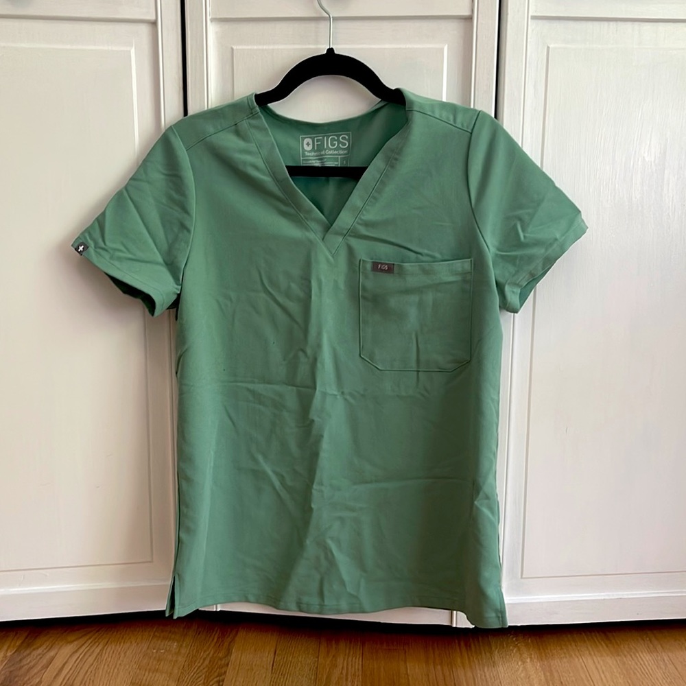 FIGS - MINT GREEN COLOR - Womens one pocket scrub top